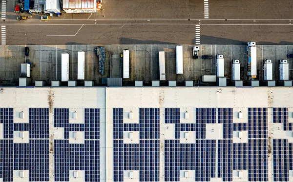 Bedriftseier vurderer Enova-tilskudd for energitiltak i næringsbygg
